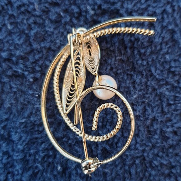 Elegant Vintage Art Nouveau Culture Pearl Gold Tone Swirl Brooch - Picture 9 of 10